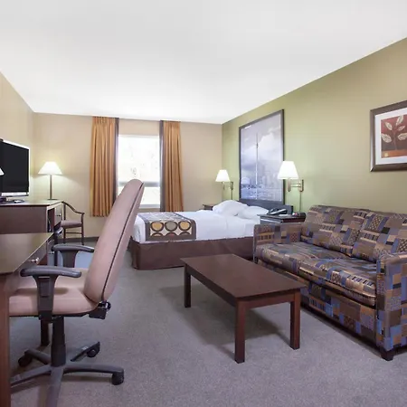 Super 8 By Wyndham Midland-3