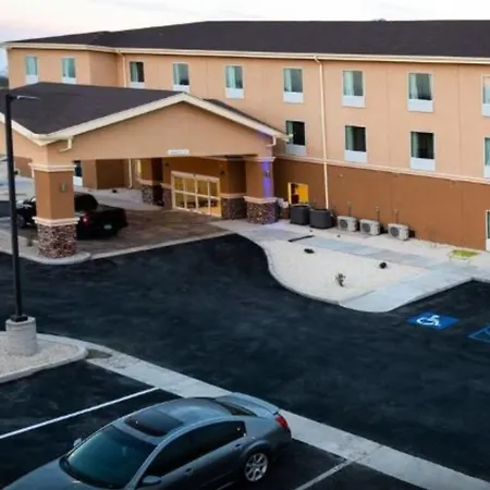 Quality Inn & Suites Carlsbad Caverns Area-2