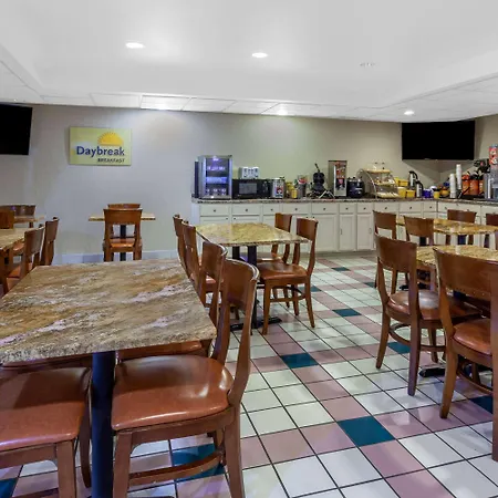 Days Inn By Wyndham Milan Sandusky South-2