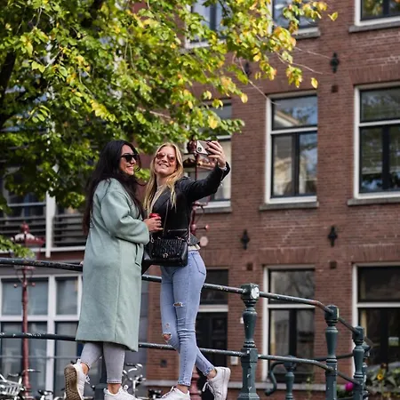 Amsterdam Canal Hotel-3