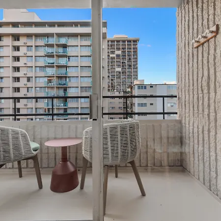 Wayfinder Waikiki - Voted Top 10 Best Hotels In Hawaii!-3