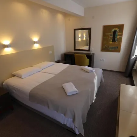 Hotel Happy-2