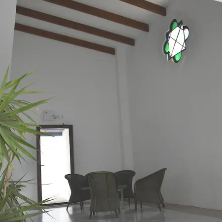 Hostal Doña Lola Marina-3