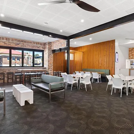 Pier Hotel Coffs Harbour-2
