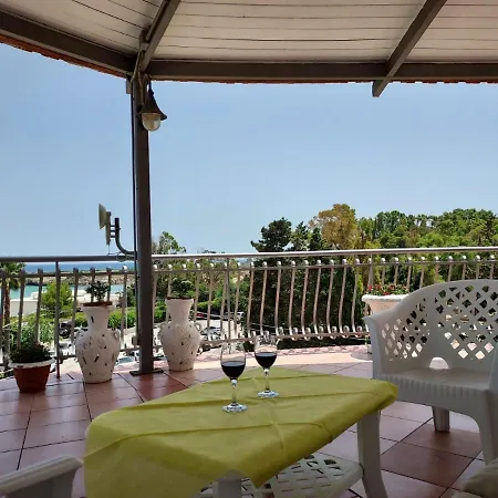 Arenella Beach Rooms-3