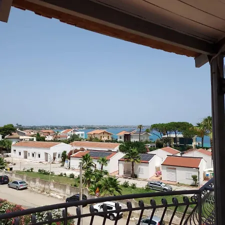 Arenella Beach Rooms-2