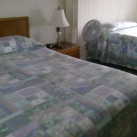 Village Green Motel-3