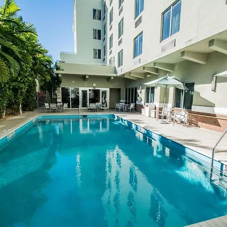 Comfort Suites Miami Airport North-3