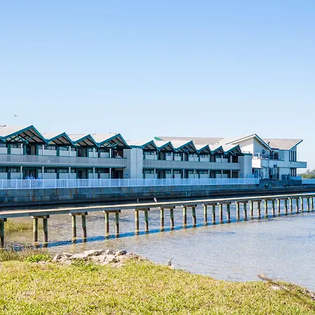 Best Western Plus Yacht Harbor Inn-3