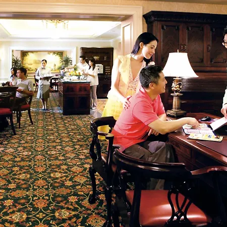 Hong Kong Disneyland Hotel-3