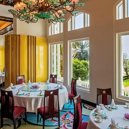 Hong Kong Disneyland Hotel-2