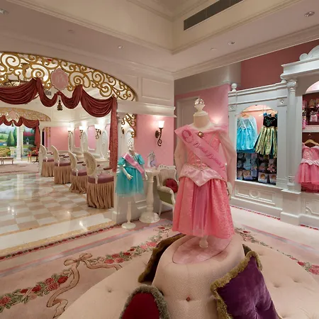 Hong Kong Disneyland Hotel-2