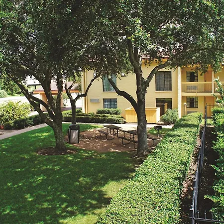 Baymont By Wyndham Houston La Porte-2