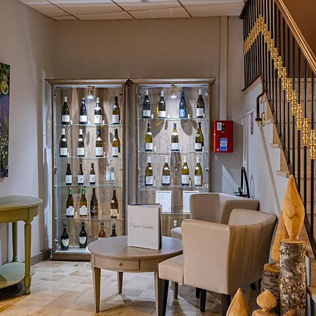Logis Hostellerie Des Clos Et Restaurant Bistrot Des Grands Crus Et Maison De La Tour Chablis-2