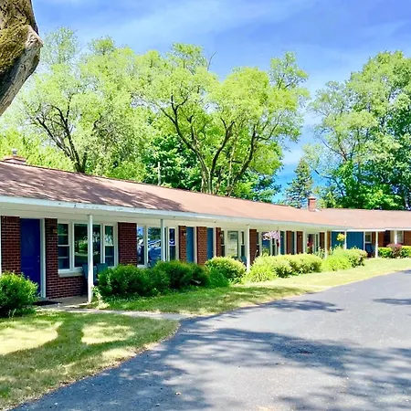 Elk Rapids Lakeshore Inn-2