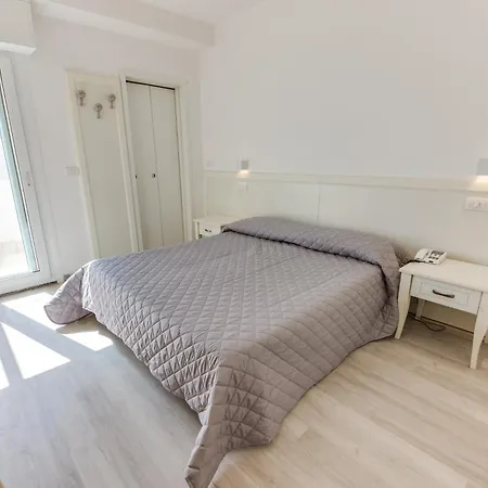 Marittimo Riccione - Hotel Clipper Fronte Mare-2