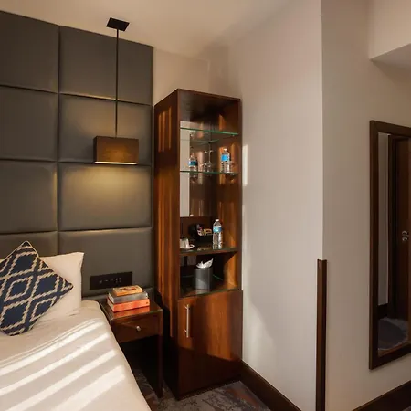 Montcalm Chilworth Townhouse-2