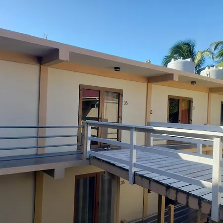 Beach Club Budget Rooms At Popeyes Caye Caulker-2