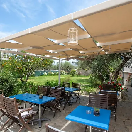 Tsolakis Studios & Apartments-3