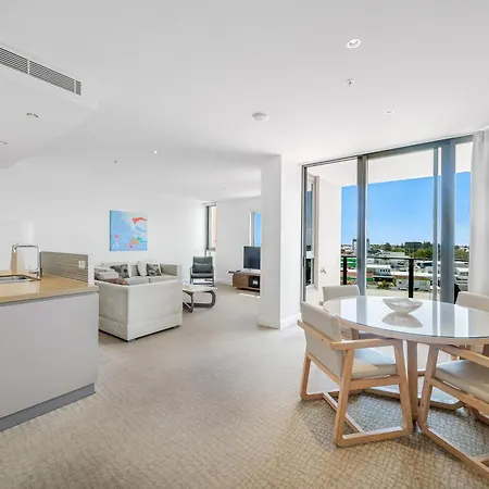 Oaks Redcliffe Mon Komo Suites-3