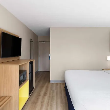 Days Inn By Wyndham Florence Near Civic Center-2