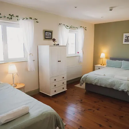 Aran Walkers Lodge-2