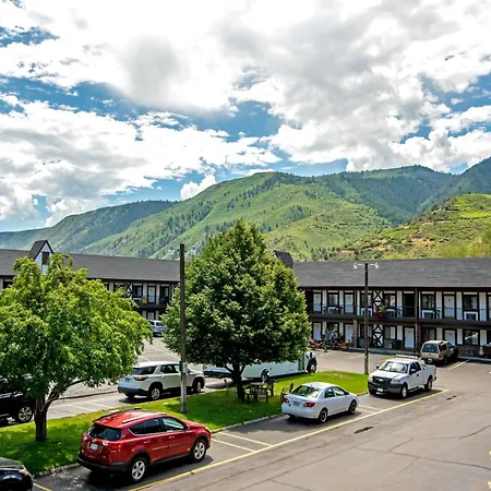 Silver Spruce Inn-3