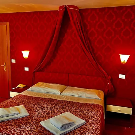 Hotel Canada-2