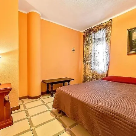 Las Americas Family Inn-3