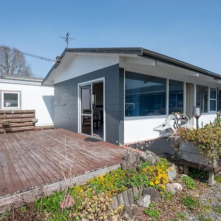 Jack & Di'S Waiteti Lakefront Motel-2