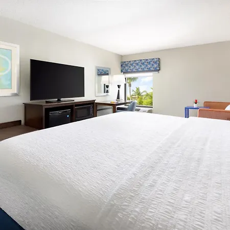 Hampton Inn Naples-Central-2