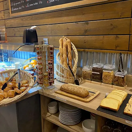 Logis Cris Hotel Et Restaurant, Lyon Sud-Est-3