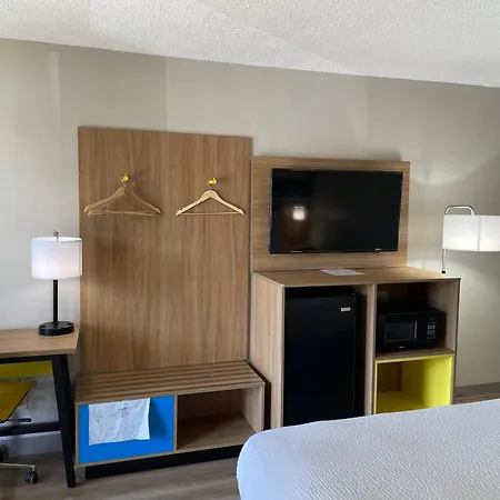 Days Inn By Wyndham Florence Near Civic Center-3