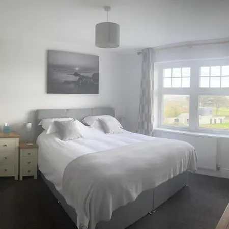 Beacon Country House & Luxury Shepherd Huts-3