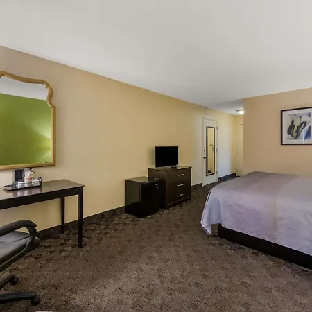 Quality Inn Saint Louis Airport-3