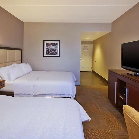 Hampton Inn & Suites Providence-Warwick Airport-3