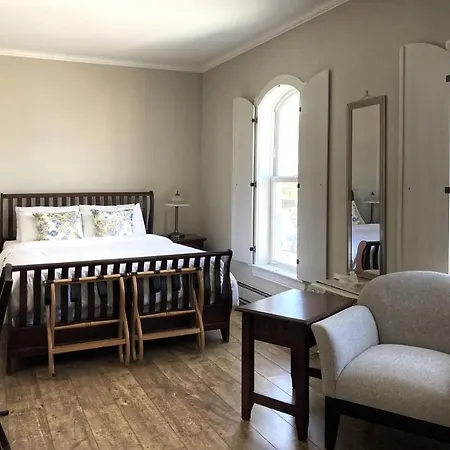 Lunenburg Arms Hotel-3