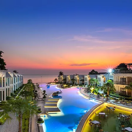 Vannee Golden Sands Beachfront Resort-2