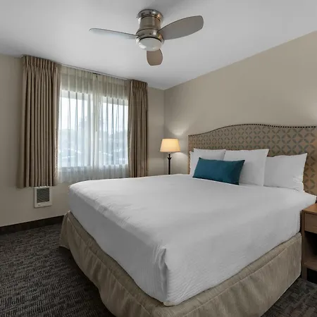 Pelican Shores Inn-3