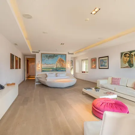 Casa Dell'Arte Hotel Of Arts & Leisure-3