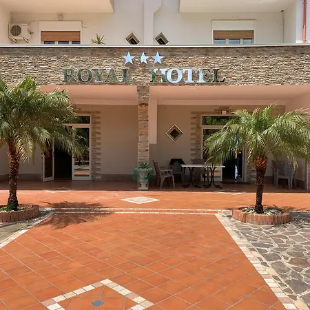 Hotel Royal Free Parking-2