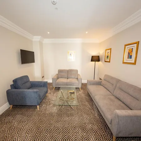 Commodore Hotel-2