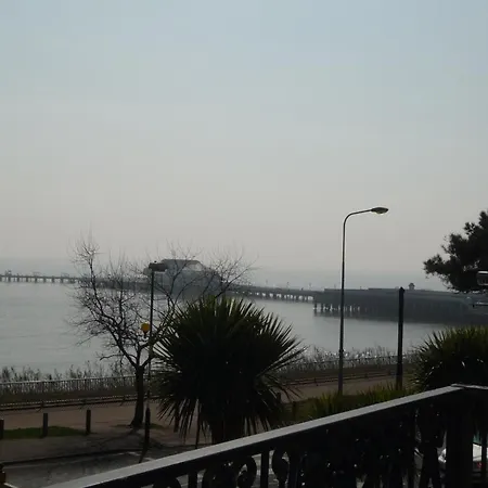 Esplanade Hotel - Clacton On Sea, Beachfront Hotel By Oyo-3