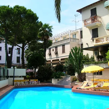 Coccodrillo Hotel & Apartments-3