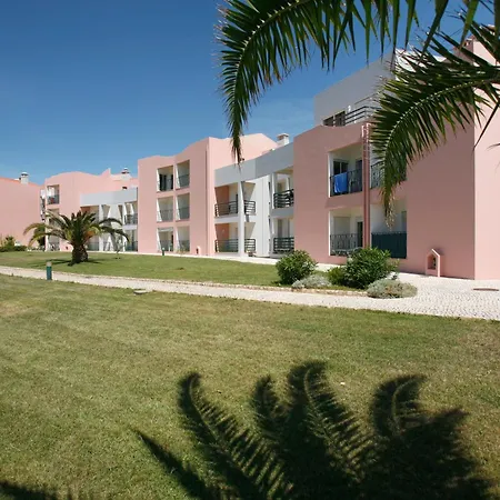 Apartamentos Coral Do Vau-2
