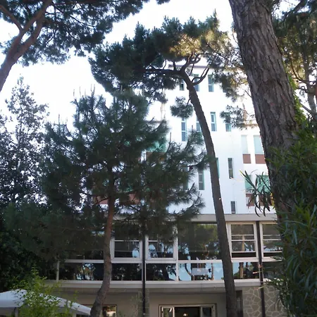 B&B Promenade Hotel Simple con Piscina-3