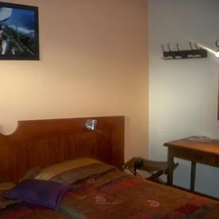 Ad Cyber-Hotel-3