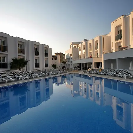 Club Shark Hotel-3