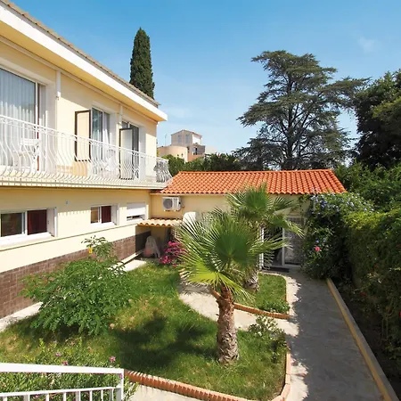 Hôtel La Croix de Malte-2