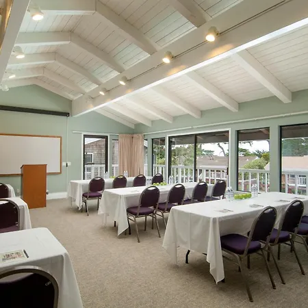 Lighthouse Lodge & Cottages-2
